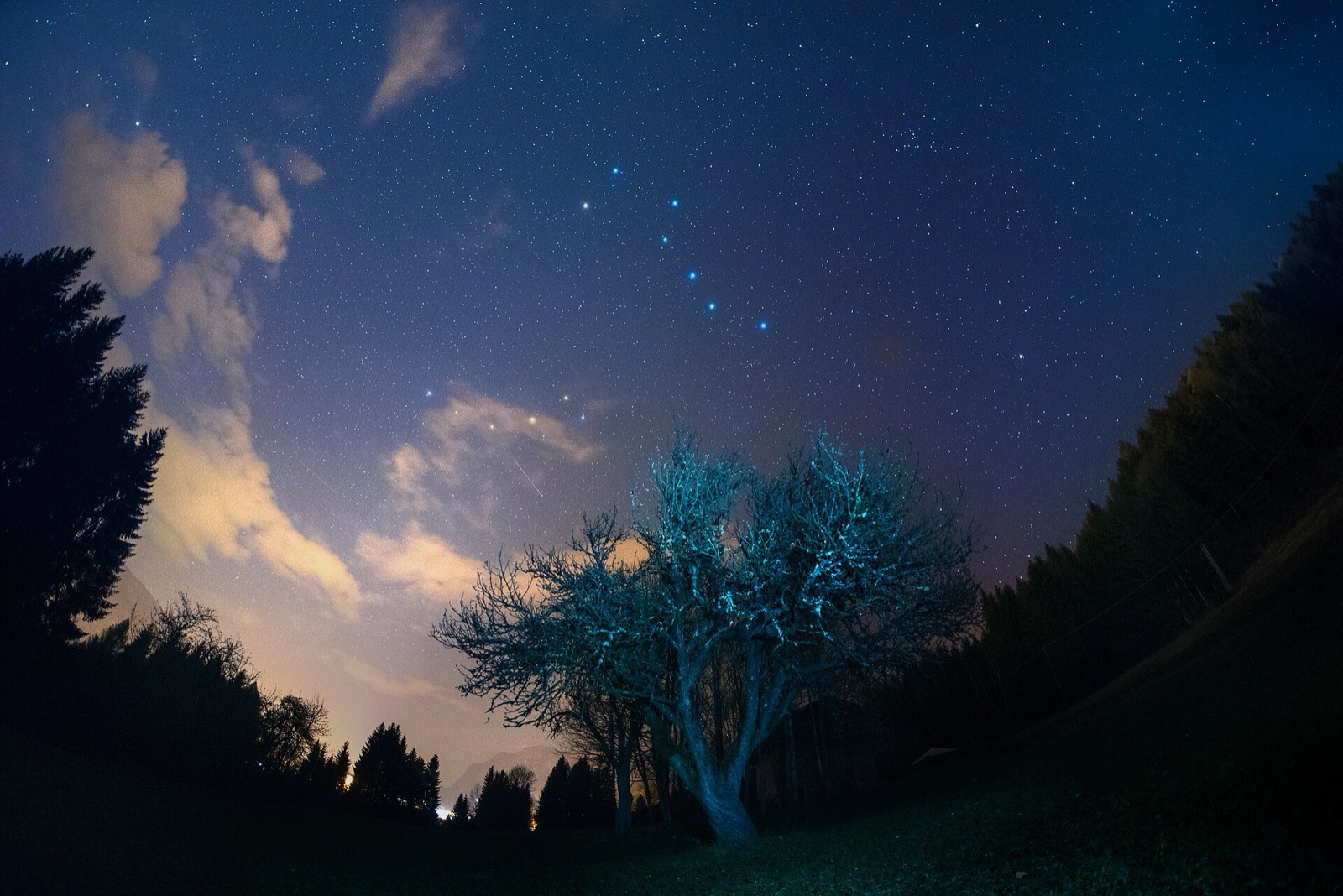Big Dipper and Little Dipper with Polaris in a starry sky above mountains